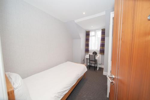 Habitación Triple Deluxe del hotel Oyo The Arch, Wembly Stadium. Foto 4