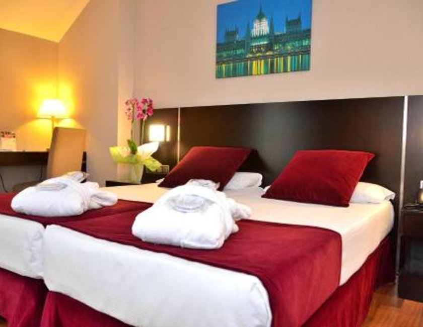 Habitación Triple Básica del hotel Clement Barajas. Foto 1