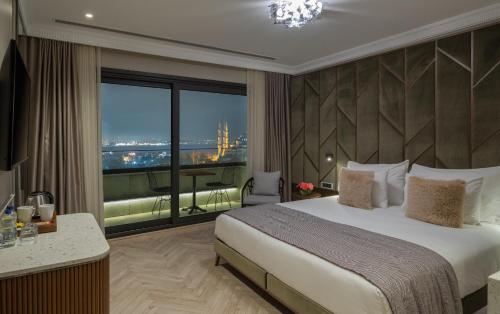 Habitación Doble Deluxe con balcón y vistas al mar del hotel Nena