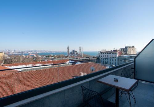 Habitación Doble Deluxe con balcón y vistas al mar del hotel Nena. Foto 3