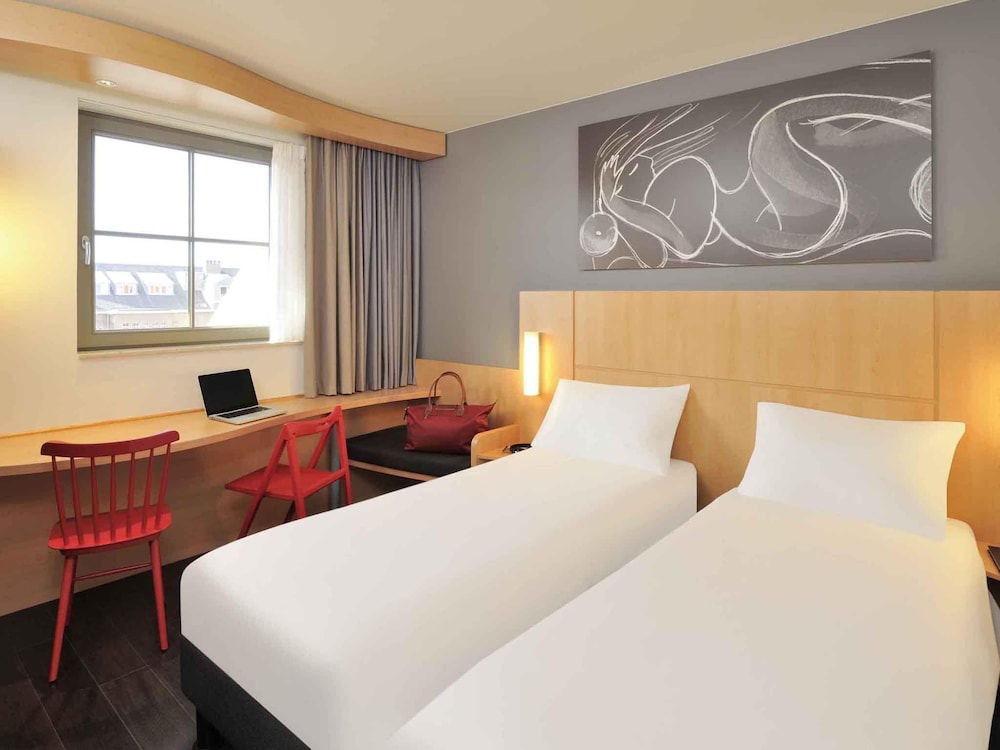 Habitación estándar con 1 cama doble o 2 camas individuales del hotel Ibis De Panne. Foto 6