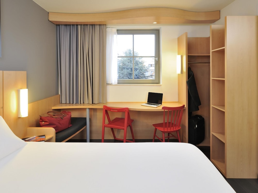 Habitación estándar con 1 cama doble o 2 camas individuales del hotel Ibis De Panne. Foto 9