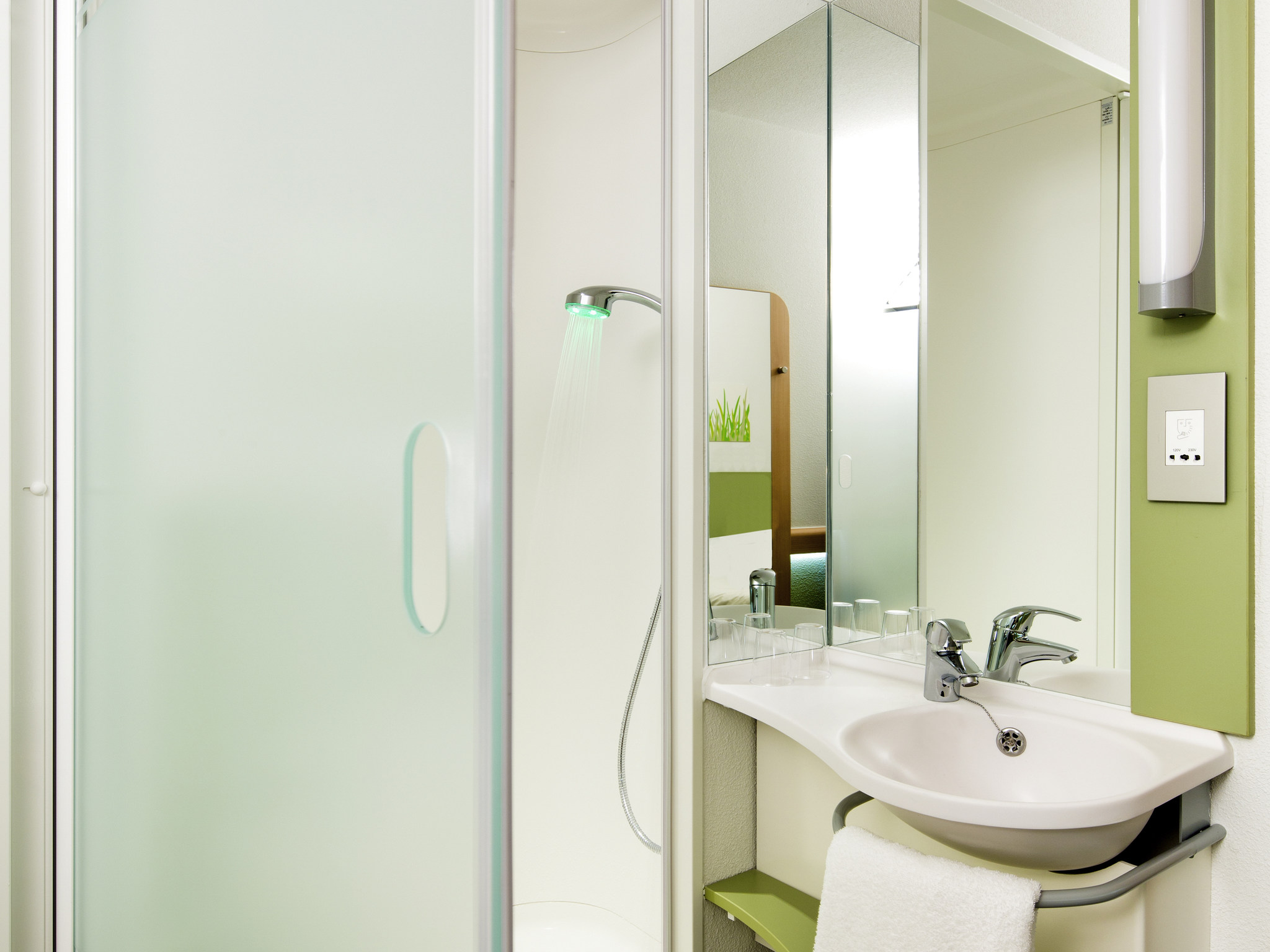 Habitación Classic 2 Camas del hotel Ibis budget London Whitechapel - Brick Lane. Foto 3