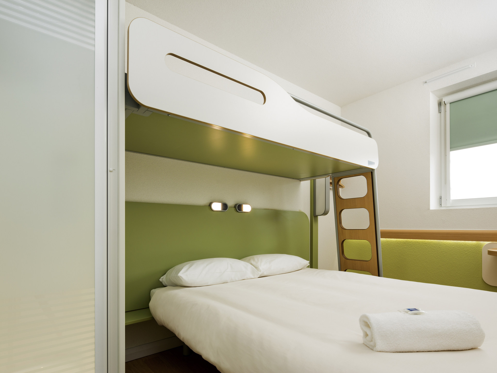 Habitación Classic Triple 1 cama y 1 litera del hotel Ibis budget London Whitechapel - Brick Lane. Foto 2