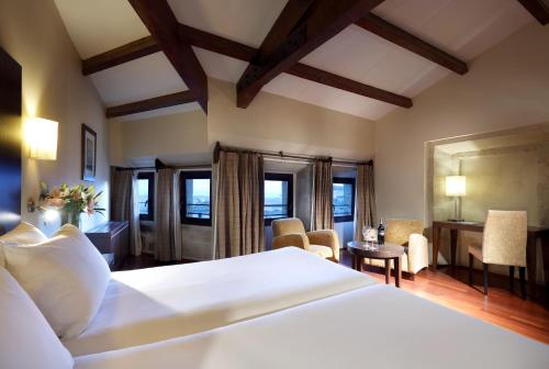 Habitación Doble con Cama supletoria del hotel Eurostars Palacio Santa Marta. Foto 2