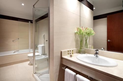 Habitación Doble con Cama supletoria del hotel Eurostars Palacio Santa Marta. Foto 5