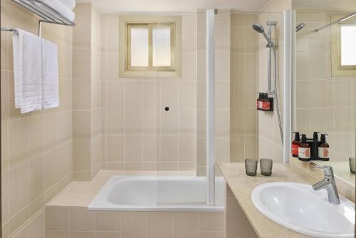 Habitación Familiar Contigua con cama supletoria del hotel iStay by NH Zaragoza Sport. Foto 2