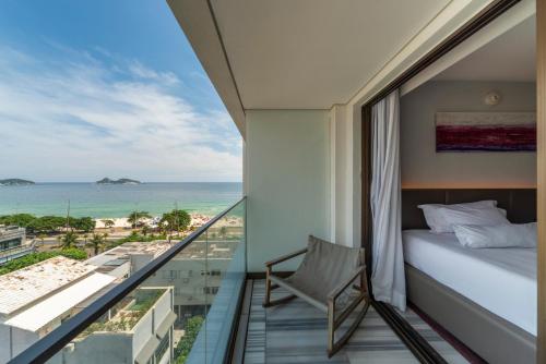 Habitación Doble Deluxe con vistas laterales al mar del hotel Lifestyle Laghetto Collection. Foto 3