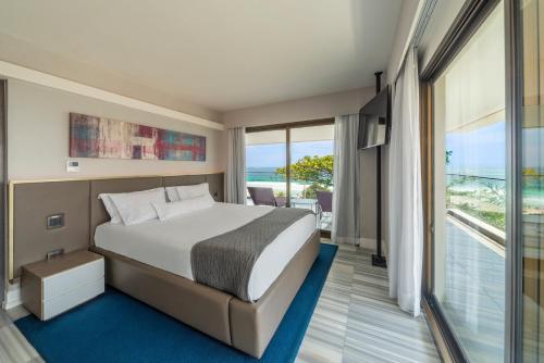 Suite Deluxe con vistas al mar del hotel Lifestyle Laghetto Collection. Foto 7