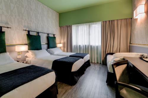 Habitación Clásica con 1 cama grande y 1 cama individual del hotel Best Western Plus CHC Florence. Foto 1