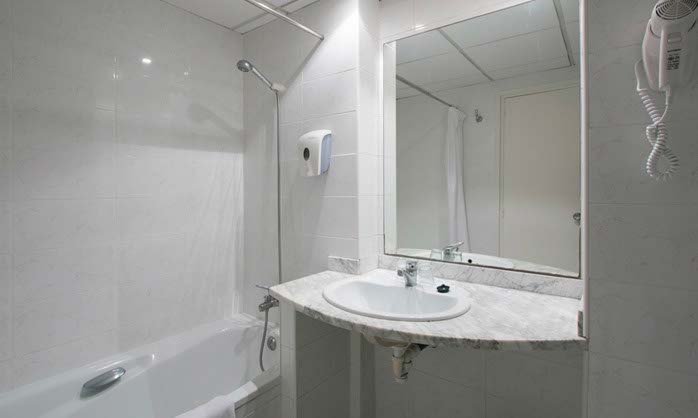 Habitación familiar del hotel Medplaya Hotel Santa Monica. Foto 1