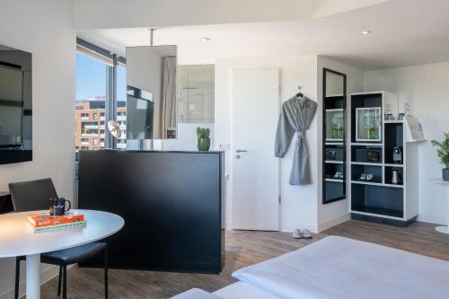 Habitación INNSiDE Premium Espacio Extra del hotel Innside By Meliá Hamburg Hafen. Foto 4
