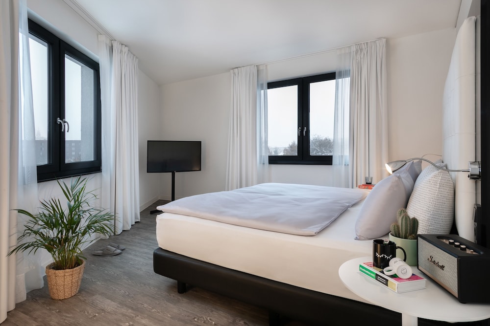 Habitación doble Lujo 1 Cama king Con Vistas Sofá Cama incluido del hotel Innside By Meliá Hamburg Hafen. Foto 4