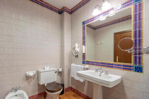 Habitación Triple Estándar del hotel Bluesea El Cortijo. Foto 5