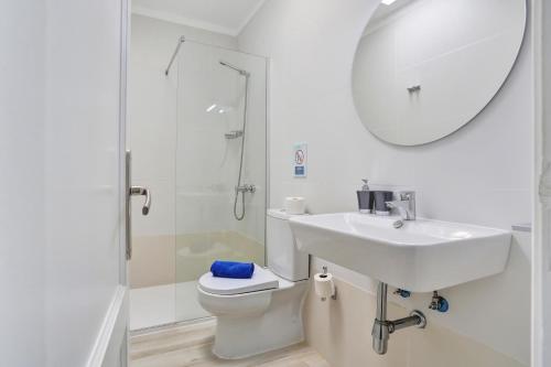 Apartamento con vistas a la piscina del hotel Bungalows Neptuno - Adults Only. Foto 15