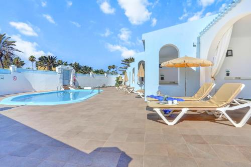 Apartamento con vistas a la piscina del hotel Bungalows Neptuno - Adults Only