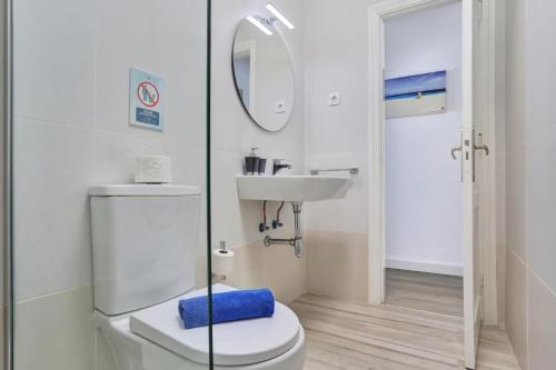 Apartamento con vistas a la piscina del hotel Bungalows Neptuno - Adults Only. Foto 14