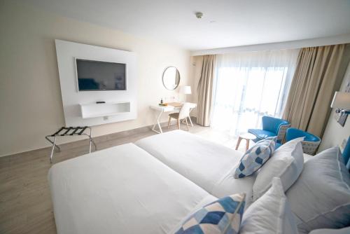 Habitación Doble con vistas al mar del hotel Boutique Tao Caleta Mar. Foto 13