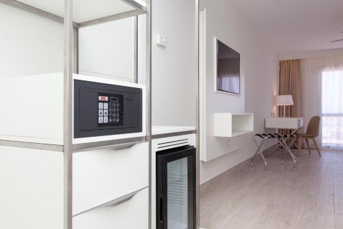 Habitación Doble con vistas al mar del hotel Boutique Tao Caleta Mar. Foto 17