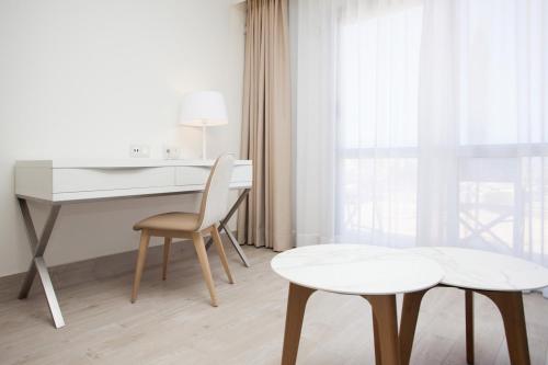 Habitación Triple del hotel Boutique Tao Caleta Mar. Foto 1