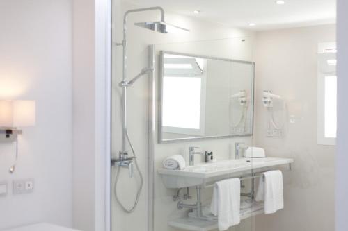 Habitación Triple del hotel Boutique Tao Caleta Mar. Foto 8