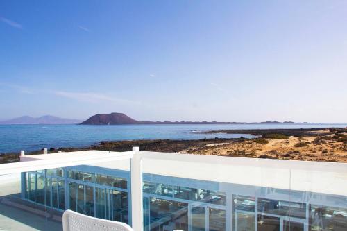 Suite Deluxe con vistas al mar del hotel Boutique Tao Caleta Mar. Foto 7