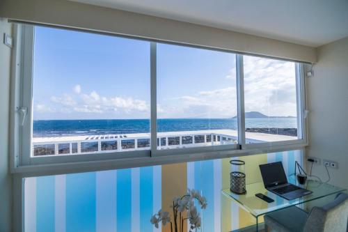 Suite Deluxe con vistas al mar del hotel Boutique Tao Caleta Mar. Foto 14