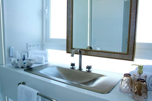 Suite Deluxe con vistas al mar del hotel Boutique Tao Caleta Mar. Foto 11