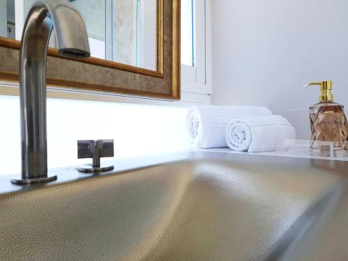 Suite Deluxe con vistas al mar del hotel Boutique Tao Caleta Mar. Foto 12