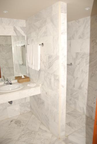 Habitación doble Balcón o Terraza Vista jardín o piscina 2 Camas individuales del hotel Surfescape Fuerteventura. Foto 1