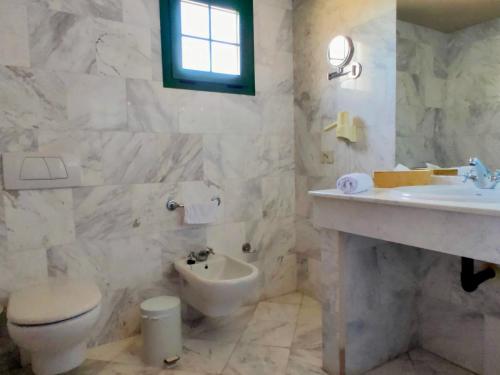 Habitación doble Balcón o Terraza Vista jardín o piscina 2 Camas individuales del hotel Surfescape Fuerteventura. Foto 8