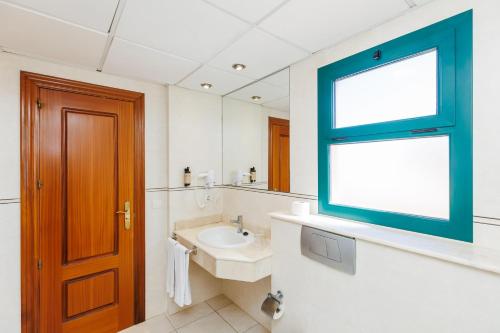 Apartamento con vistas a la piscina del hotel O7 Aloe Corralejo. Foto 1