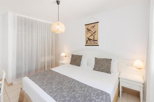 Habitación doble Sofá Cama incluido 2 Camas individuales del hotel O7 Aloe Corralejo. Foto 1