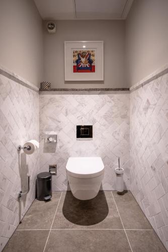 Habitación Superior Queen con vista a Canary Wharf del hotel Lincoln Plaza London, Curio Collection By Hilton