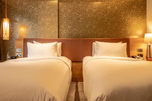 Habitaciones Comunicadas Familiares del hotel Lincoln Plaza London, Curio Collection By Hilton. Foto 3