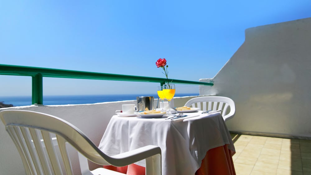 Apartamento, 1 habitación, balcón, vistas parciales al mar del hotel Monteparaiso. Foto 9