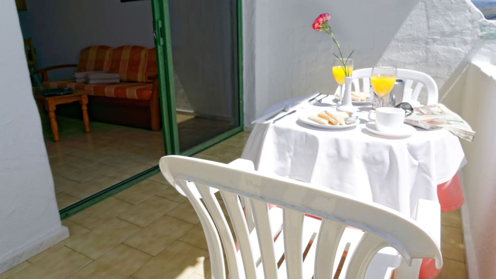 Apartamento, 1 habitación, balcón, vistas parciales al mar del hotel Monteparaiso. Foto 12