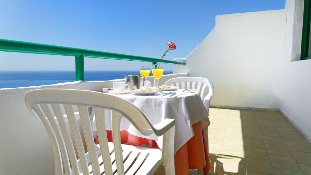 Apartamento, 1 habitación, balcón, vistas parciales al mar del hotel Monteparaiso. Foto 14