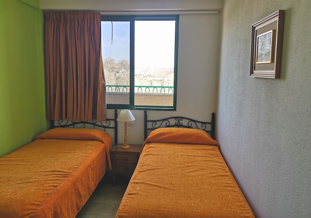 Apartamento, 2 habitaciones, balcón, vistas parciales al mar (max 5) del hotel Monteparaiso. Foto 3