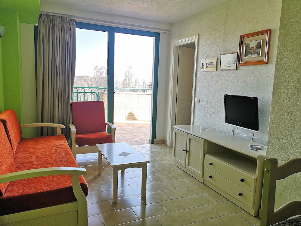 Apartamento, 2 habitaciones, balcón, vistas parciales al mar (max 5) del hotel Monteparaiso. Foto 5