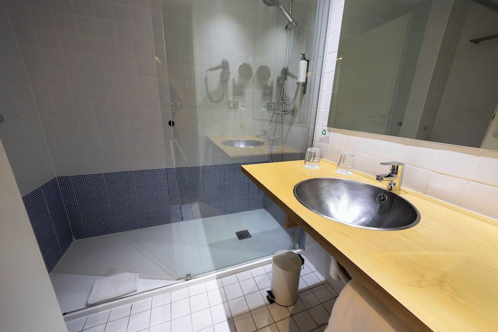 Habitación Deluxe del hotel Eth Irun. Foto 3