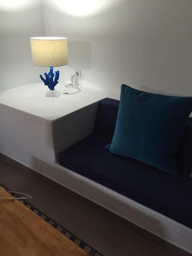 Suite con cama grande del hotel Neptuno Suites. Foto 4