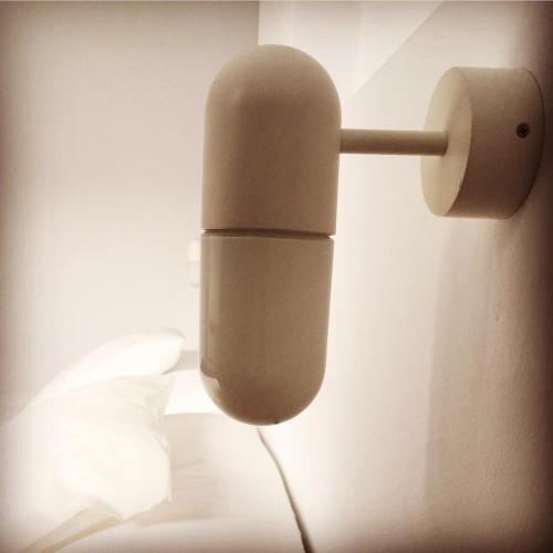 Suite con cama grande del hotel Neptuno Suites. Foto 20