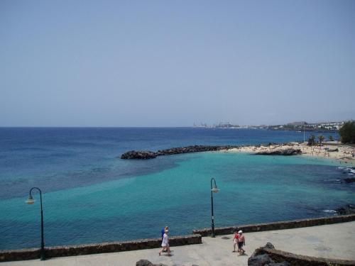 Suite de 1 dormitorio con vistas al océano del hotel Neptuno Suites. Foto 6