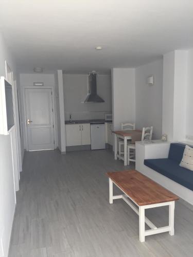 Apartamento de 1 dormitorio con vistas al mar del hotel Neptuno Suites. Foto 19