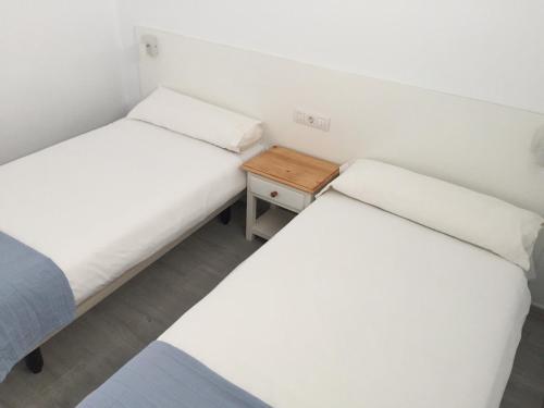 Apartamento con vistas laterales al mar del hotel Neptuno Suites. Foto 4