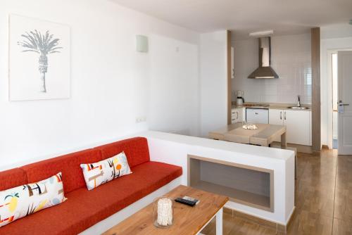 Suite de 1 dormitorio con vistas al océano del hotel Neptuno Suites. Foto 10