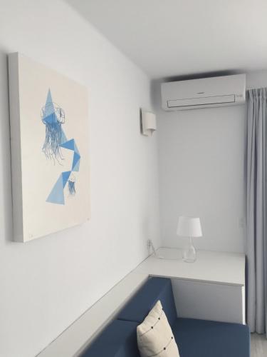 Apartamento de 1 dormitorio con vistas al mar del hotel Neptuno Suites. Foto 1