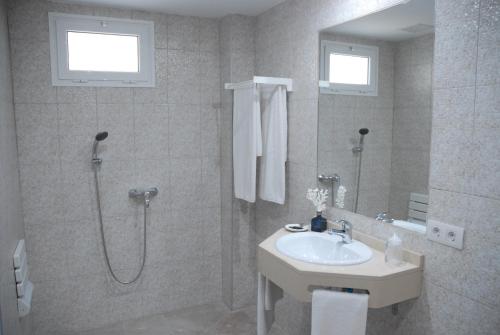 Apartamento Vista Mar Balcón o Terraza 1 habitación 2 Camas individuales del hotel Neptuno Suites. Foto 13