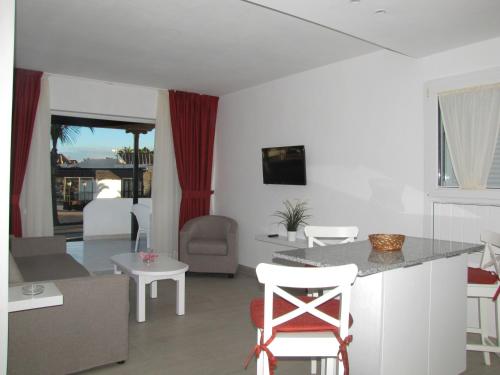 Bungalow Superior del hotel Bungalows Playa Limones. Foto 2